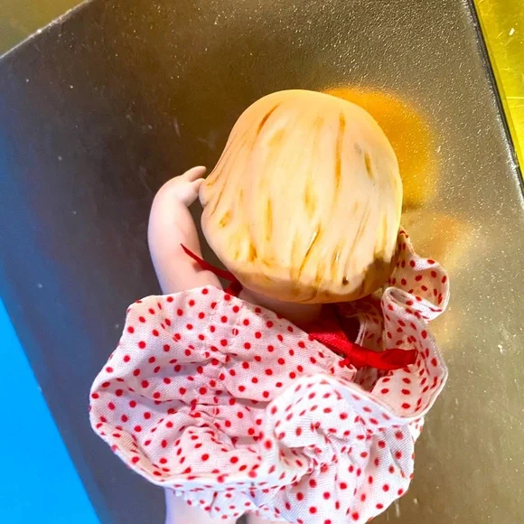 VINTAGE PORCELAIN DOLL WITH MOVEABLE ARMS WEARING WHITE w/RED POLKADOT OUTFIT 6” - Picture 11 of 12